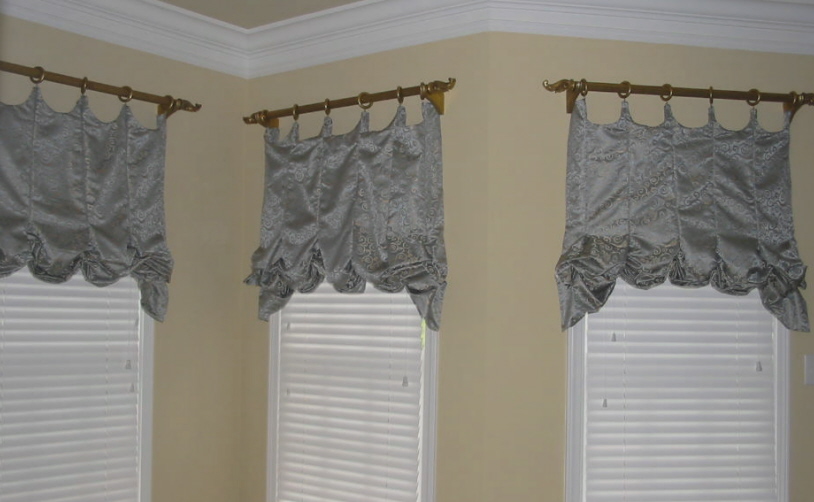 Bedroom - Window Treatments complimenting the bedding