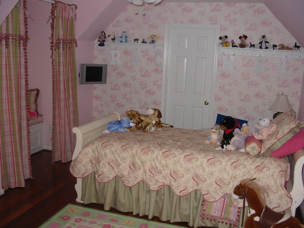 After Girl’s Room Make over, Wallpaper, Bedding, etc.